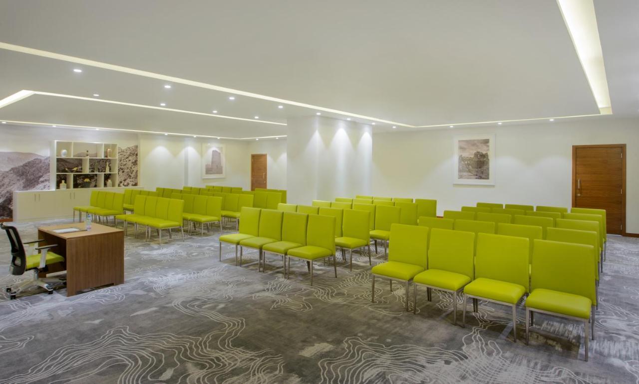 Готель Wyndham Garden Muscat Al Khuwair Екстер'єр фото